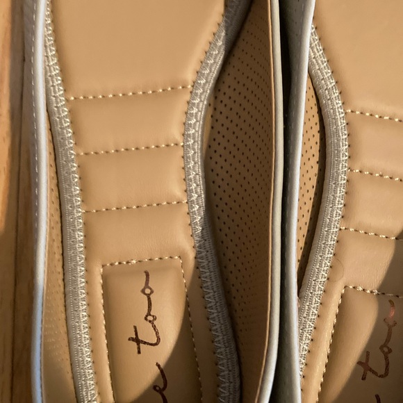 Me Too Pointed Perforated Taupe Flats Size 8 - Picture 6 of 9